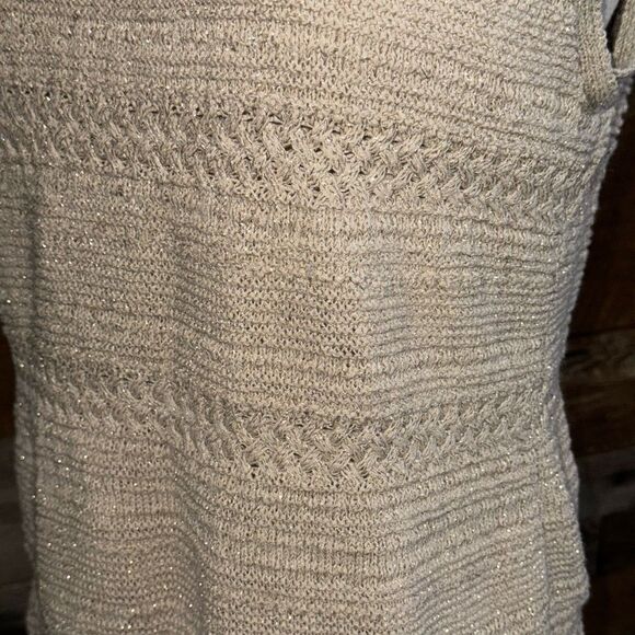 ✨ WHITE HOUSE BLACK MARKET ✨
Ecru Sleeveless Knit Halter Top
SZ M - Picture 10 of 10